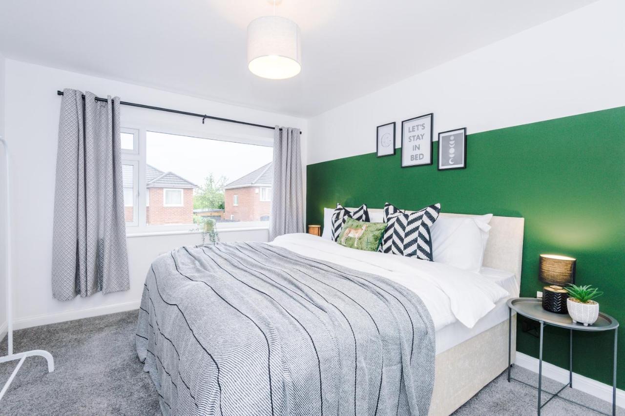 Welcoming 3 Bed Home, 10 Mins From Chester Races And Zoo Saughall Exterior photo