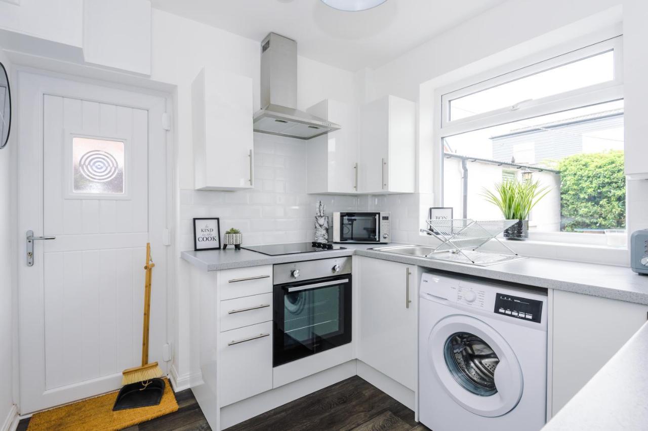 Welcoming 3 Bed Home, 10 Mins From Chester Races And Zoo Saughall Exterior photo
